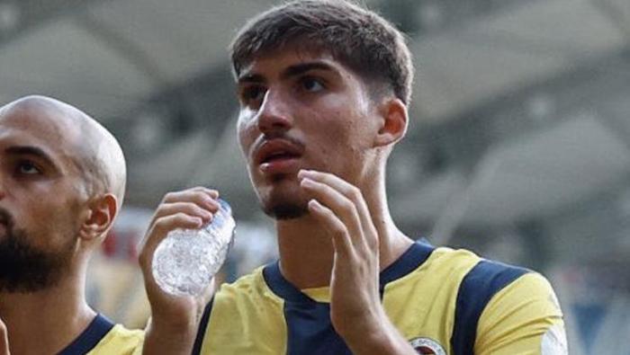 Fenerbahçe'nin genç yıldızı Yusuf Akçiçek paylaşılamıyor! Dünya devi de peşine düştü 2 fenerbahcenin genc yildizi yusuf akcicek paylasilamiyor dunya devi de pesine dustu 1 34wlJCpq