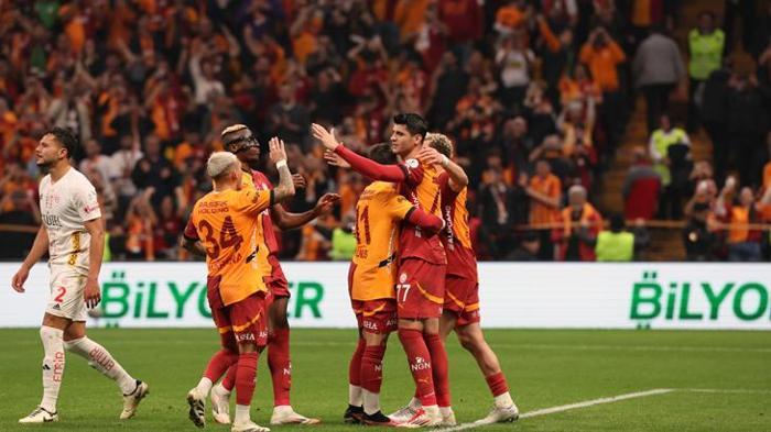 Galatasaray - Antalyaspor maçını spor yazarları değerlendirdi! 'Böylesi daha önce gelmedi! Fabrika ayarlarına dönüyor' 10 galatasaray antalyaspor macini spor yazarlari degerlendirdi boylesi daha once gelmedi fabrika ayarlarina donuyor 8v3kPf3X
