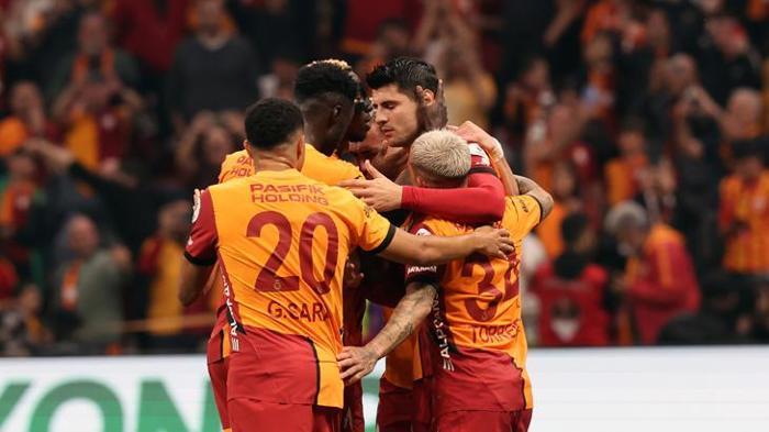 Galatasaray - Antalyaspor maçını spor yazarları değerlendirdi! 'Böylesi daha önce gelmedi! Fabrika ayarlarına dönüyor' 15 galatasaray antalyaspor macini spor yazarlari degerlendirdi boylesi daha once gelmedi fabrika ayarlarina donuyor AsGNlaIw