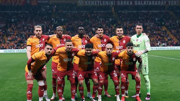 Galatasaray - Antalyaspor maçını spor yazarları değerlendirdi! 'Böylesi daha önce gelmedi! Fabrika ayarlarına dönüyor' 1 galatasaray antalyaspor macini spor yazarlari degerlendirdi boylesi daha once gelmedi fabrika ayarlarina donuyor