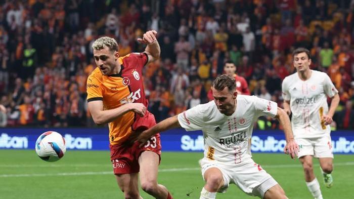 Galatasaray - Antalyaspor maçını spor yazarları değerlendirdi! 'Böylesi daha önce gelmedi! Fabrika ayarlarına dönüyor' 6 galatasaray antalyaspor macini spor yazarlari degerlendirdi boylesi daha once gelmedi fabrika ayarlarina donuyor dRfKTSi7