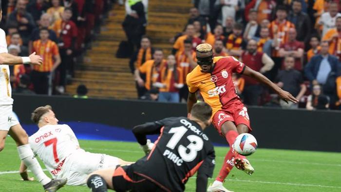 Galatasaray - Antalyaspor maçını spor yazarları değerlendirdi! 'Böylesi daha önce gelmedi! Fabrika ayarlarına dönüyor' 9 galatasaray antalyaspor macini spor yazarlari degerlendirdi boylesi daha once gelmedi fabrika ayarlarina donuyor ycrgpBWV