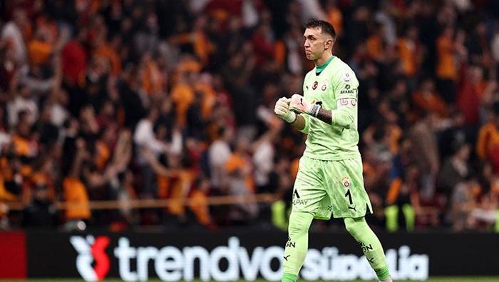 Galatasaray'ın yıldızı eşyalarını toplattı! Ayrılık çok yakın 2 galatasarayin yildizi esyalarini toplatti ayrilik cok yakin 1 Zyp1BSwB
