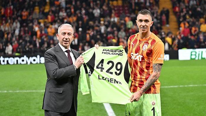 Galatasaray'ın yıldızı eşyalarını toplattı! Ayrılık çok yakın 4 galatasarayin yildizi esyalarini toplatti ayrilik cok yakin 3 hcR7Ic4i