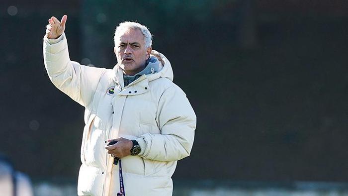 Jose Mourinho'dan derbi öncesi takıma özel konuşma! 'Psikolojik üstünlük kuracağız' 4 jose mourinhodan derbi oncesi takima ozel konusma psikolojik ustunluk kuracagiz 3 cbIXsinh