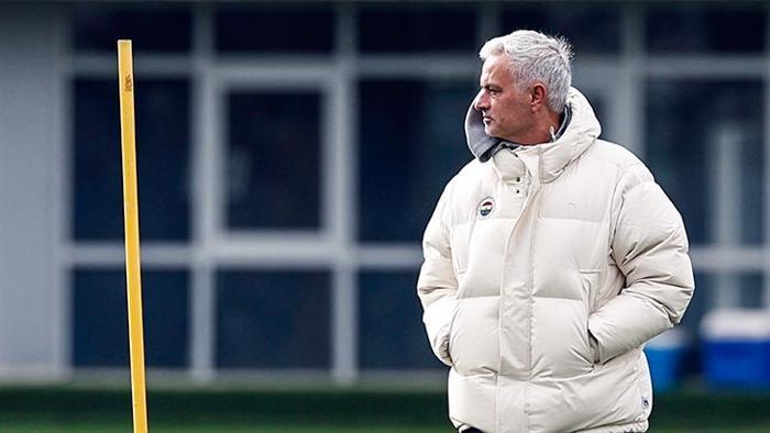 Jose Mourinho'dan derbi öncesi takıma özel konuşma! 'Psikolojik üstünlük kuracağız' 5 jose mourinhodan derbi oncesi takima ozel konusma psikolojik ustunluk kuracagiz 4 rYz1RYIt