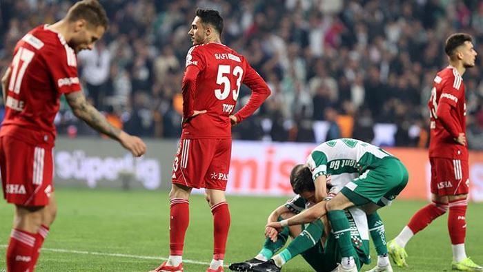 Konyaspor mağlubiyetinin ardından Beşiktaş’a sert eleştiri: Tarih yazdılar | ‘Çalışmak yetmez ama…’ 14 konyaspor maglubiyetinin ardindan besiktasa sert elestiri tarih yazdilar calismak yetmez ama 13