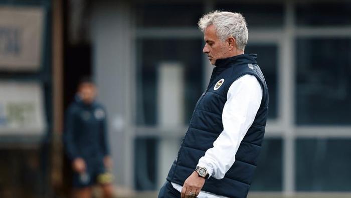 Mourinho hiç vazgeçmedi: Premier Lig devi talip oldu! Fenerbahçe transfer için harekete geçti 1 mourinho hic vazgecmedi premier lig devi talip oldu fenerbahce transfer icin harekete gecti 0 Iki8Q2Du
