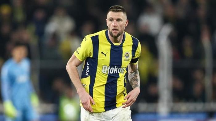Mourinho hiç vazgeçmedi: Premier Lig devi talip oldu! Fenerbahçe transfer için harekete geçti 2 mourinho hic vazgecmedi premier lig devi talip oldu fenerbahce transfer icin harekete gecti 1 GQCX9GAB