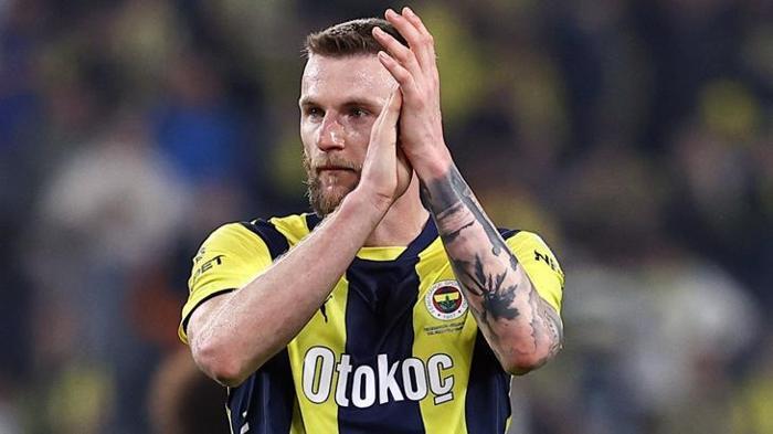 Mourinho hiç vazgeçmedi: Premier Lig devi talip oldu! Fenerbahçe transfer için harekete geçti 3 mourinho hic vazgecmedi premier lig devi talip oldu fenerbahce transfer icin harekete gecti 2 f27ztmt2