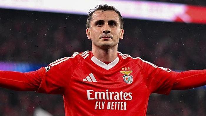 'Osmanlının baklavası gibi' Benfica'ya hayat veren Kerem Aktürkoğlu'na olay övgü: Bipolar bozukluğa Türk büyüsü 7 osmanlinin baklavasi gibi benficaya hayat veren kerem akturkogluna olay ovgu bipolar bozukluga turk buyusu h4I3iNyH