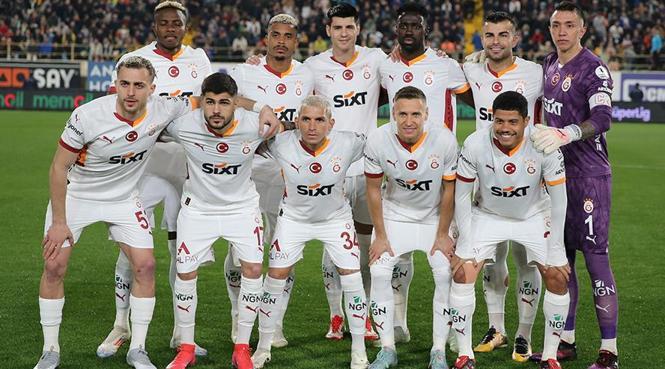 (ÖZET) Galatasaray - Antalyaspor maç sonucu: 4-0 | Osimhen resital yaptı, maç fazlasıyla fark 10 oldu! 11 ozet galatasaray antalyaspor mac sonucu 4 0 osimhen resital yapti mac fazlasiyla fark DwygN6WU