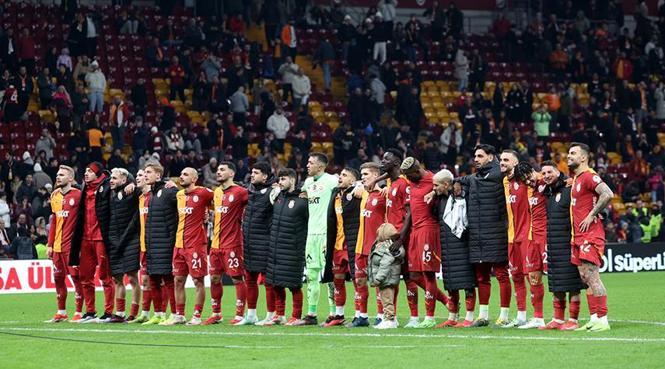 (ÖZET) Galatasaray - Antalyaspor maç sonucu: 4-0 | Osimhen resital yaptı, maç fazlasıyla fark 10 oldu! 16 ozet galatasaray antalyaspor mac sonucu 4 0 osimhen resital yapti mac fazlasiyla fark w6nYDiG6