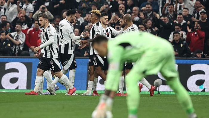 'Rafa Silva Touchdown yaptı! Cesur yürek Solskjaer...' Beşiktaş-Galatasaray derbisinin ardından bu sözler damga vurdu... 5 rafa silva touchdown yapti cesur yurek solskjaer besiktas galatasaray derbisinin ardindan bu sozler damga vurdu eU7Pl2hU