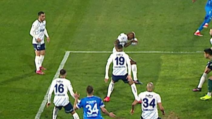 Talisca elle oynadı mı? Bodrum FK - Fenerbahçe maçına damga vuran penaltı kararı: 'Mikrocerrahi yapıp ekranı büyütüyorsanız bu bende kaygı yaratır' 10 talisca elle oynadi mi bodrum fk fenerbahce macina damga vuran penalti karari mikrocerrahi QiOQ7UJW