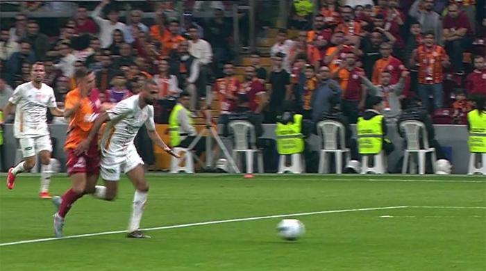 Trio'da Galatasaray - Antalyaspor maçının tartışmalı pozisyonları değerlendirildi: Verilen ve verilmesi beklenen penaltılar! 11 trioda galatasaray antalyaspor macinin tartismali pozisyonlari degerlendirildi verilen ve verilmesi beklenen penaltilar 10 2SXpkWBU
