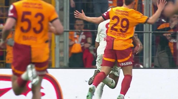 Trio'da Galatasaray - Antalyaspor maçının tartışmalı pozisyonları değerlendirildi: Verilen ve verilmesi beklenen penaltılar! 12 trioda galatasaray antalyaspor macinin tartismali pozisyonlari degerlendirildi verilen ve verilmesi beklenen penaltilar 11 fIDJztce