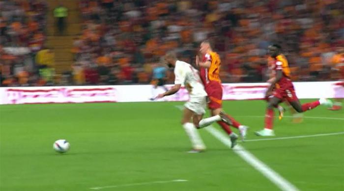 Trio'da Galatasaray - Antalyaspor maçının tartışmalı pozisyonları değerlendirildi: Verilen ve verilmesi beklenen penaltılar! 14 trioda galatasaray antalyaspor macinin tartismali pozisyonlari degerlendirildi verilen ve verilmesi beklenen penaltilar 13 tglCY5jL