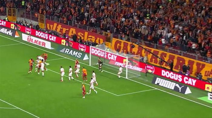 Trio'da Galatasaray - Antalyaspor maçının tartışmalı pozisyonları değerlendirildi: Verilen ve verilmesi beklenen penaltılar! 15 trioda galatasaray antalyaspor macinin tartismali pozisyonlari degerlendirildi verilen ve verilmesi beklenen penaltilar 14 QOd4pkyv
