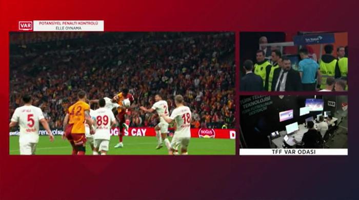 Trio'da Galatasaray - Antalyaspor maçının tartışmalı pozisyonları değerlendirildi: Verilen ve verilmesi beklenen penaltılar! 19 trioda galatasaray antalyaspor macinin tartismali pozisyonlari degerlendirildi verilen ve verilmesi beklenen penaltilar 18