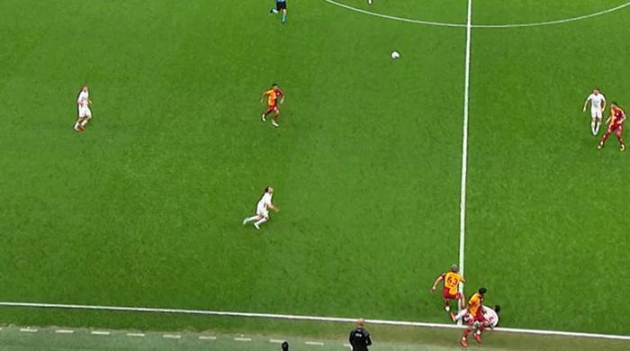 Trio'da Galatasaray - Antalyaspor maçının tartışmalı pozisyonları değerlendirildi: Verilen ve verilmesi beklenen penaltılar! 20 trioda galatasaray antalyaspor macinin tartismali pozisyonlari degerlendirildi verilen ve verilmesi beklenen penaltilar 19 twY1yGTT