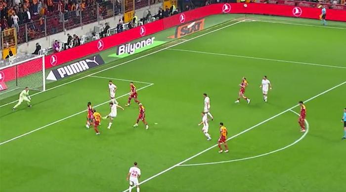 Trio'da Galatasaray - Antalyaspor maçının tartışmalı pozisyonları değerlendirildi: Verilen ve verilmesi beklenen penaltılar! 3 trioda galatasaray antalyaspor macinin tartismali pozisyonlari degerlendirildi verilen ve verilmesi beklenen penaltilar 2 lKYP1uX6