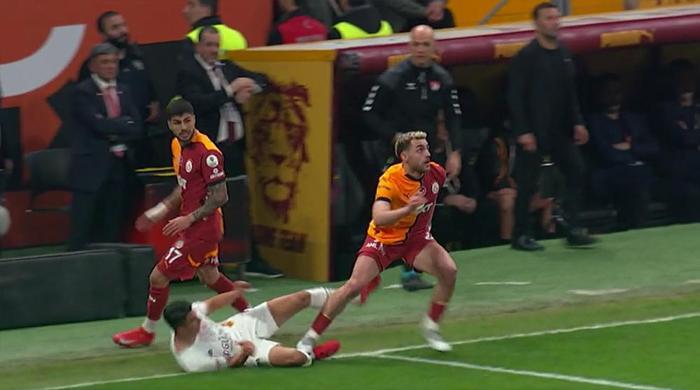 Trio'da Galatasaray - Antalyaspor maçının tartışmalı pozisyonları değerlendirildi: Verilen ve verilmesi beklenen penaltılar! 25 trioda galatasaray antalyaspor macinin tartismali pozisyonlari degerlendirildi verilen ve verilmesi beklenen penaltilar 24