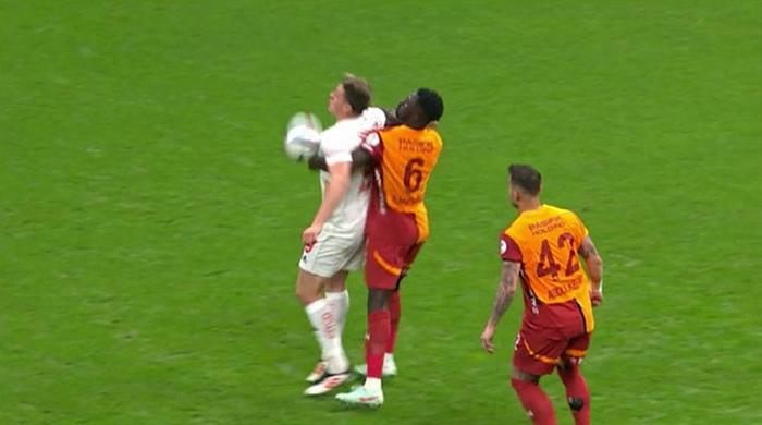 Trio'da Galatasaray - Antalyaspor maçının tartışmalı pozisyonları değerlendirildi: Verilen ve verilmesi beklenen penaltılar! 28 trioda galatasaray antalyaspor macinin tartismali pozisyonlari degerlendirildi verilen ve verilmesi beklenen penaltilar 27