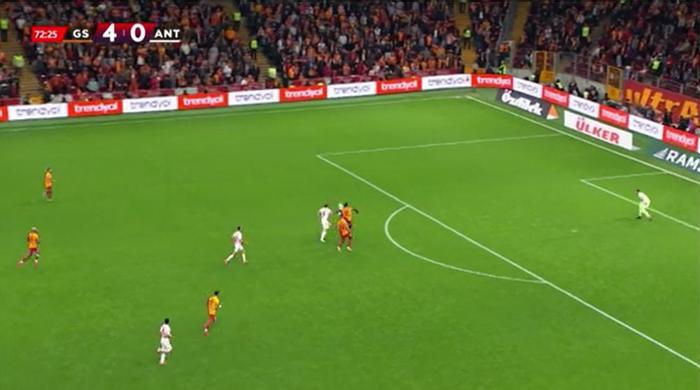 Trio'da Galatasaray - Antalyaspor maçının tartışmalı pozisyonları değerlendirildi: Verilen ve verilmesi beklenen penaltılar! 29 trioda galatasaray antalyaspor macinin tartismali pozisyonlari degerlendirildi verilen ve verilmesi beklenen penaltilar 28 me8dO7Lk
