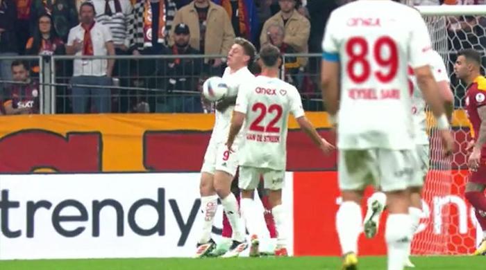 Trio'da Galatasaray - Antalyaspor maçının tartışmalı pozisyonları değerlendirildi: Verilen ve verilmesi beklenen penaltılar! 30 trioda galatasaray antalyaspor macinin tartismali pozisyonlari degerlendirildi verilen ve verilmesi beklenen penaltilar 29 uhytgFP6