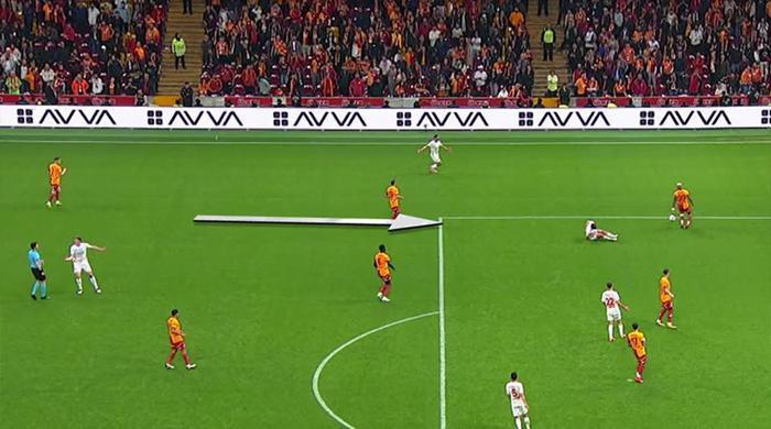 Trio'da Galatasaray - Antalyaspor maçının tartışmalı pozisyonları değerlendirildi: Verilen ve verilmesi beklenen penaltılar! 35 trioda galatasaray antalyaspor macinin tartismali pozisyonlari degerlendirildi verilen ve verilmesi beklenen penaltilar 34