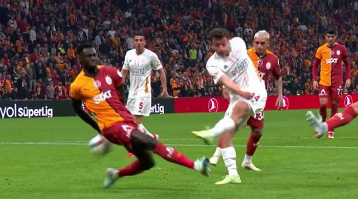 Trio'da Galatasaray - Antalyaspor maçının tartışmalı pozisyonları değerlendirildi: Verilen ve verilmesi beklenen penaltılar! 7 trioda galatasaray antalyaspor macinin tartismali pozisyonlari degerlendirildi verilen ve verilmesi beklenen penaltilar 6 Bu8r5Iu4