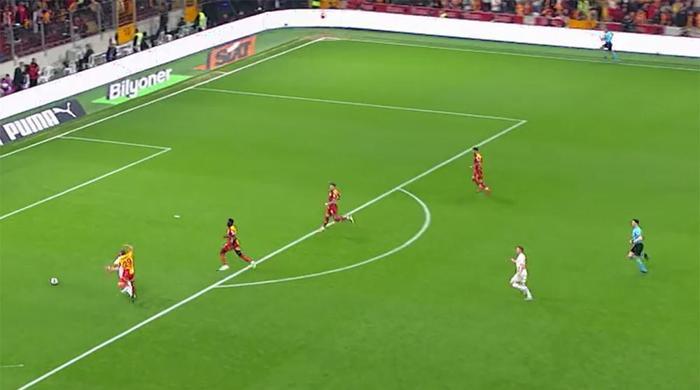 Trio'da Galatasaray - Antalyaspor maçının tartışmalı pozisyonları değerlendirildi: Verilen ve verilmesi beklenen penaltılar! 8 trioda galatasaray antalyaspor macinin tartismali pozisyonlari degerlendirildi verilen ve verilmesi beklenen penaltilar 7 wDnb658e