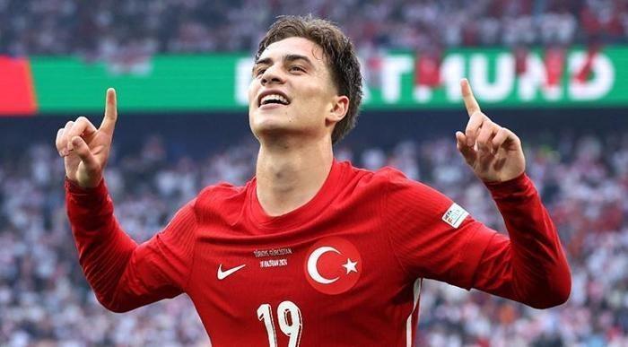 Yakayı böyle ele verdi! Kenan Yıldız ve Su Burcu Yazgı Coşkun aşk mı yaşıyor? 2 yakayi boyle ele verdi kenan yildiz ve su burcu yazgi coskun ask mi yasiyor VTaiYiAP