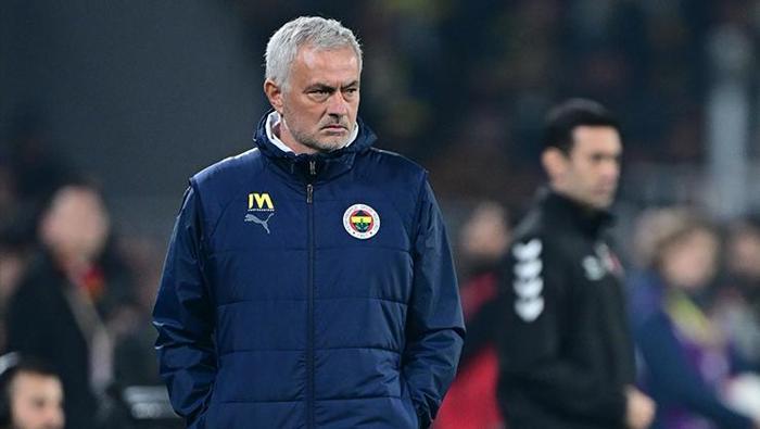 ABD'de Jose Mourinho toplantısı! Fenerbahçe'de sıcak saatler, işte Ali Koç'un kararı... 6 abdde jose mourinho toplantisi fenerbahcede sicak saatler iste ali kocun karari 5 mWSOeRg8
