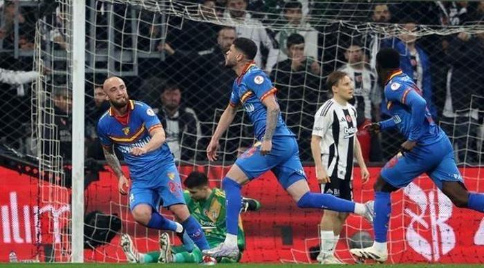 besiktasin goztepe maglubiyeti sonrasi sok ihanet sozleri aciklamak solskjaere duser 0 LE4Z6UwN