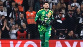 besiktasta ayrilik taraftar isliklamisti C9Cg8Kev