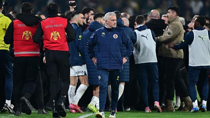 fenerbahcede derbi hezimeti sonrasi sert elestiri mourinho corbasi sandigi gibi degilmis 5 ylNreKeX