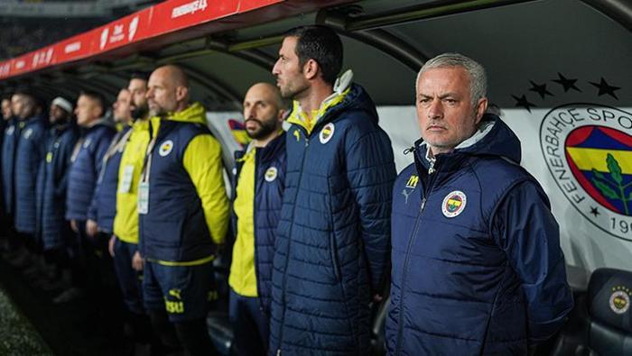 fenerbahcede derbi hezimeti sonrasi sert elestiri mourinho corbasi sandigi gibi degilmis 8