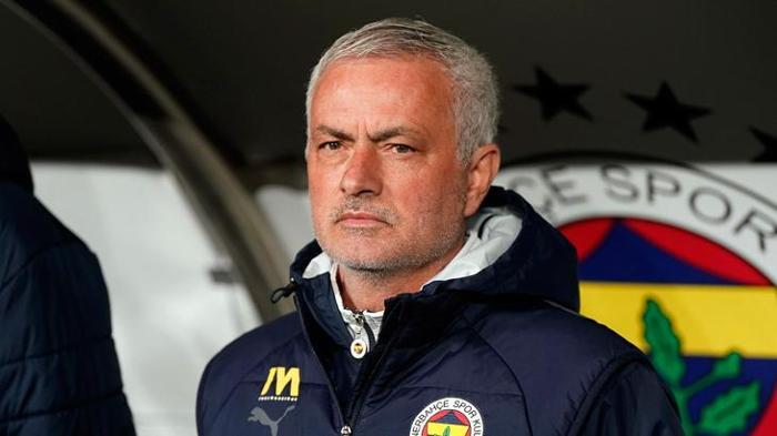 Jose Mourinho'yu bekleyen ceza! Okan Buruk'un burnunu sıkmıştı, işte talimat... 6 jose mourinhoyu bekleyen ceza okan burukun burnunu sikmisti iste talimat 5