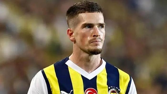 Ryan Kent, Cengiz Ünder'in yanına gider gitmez Fenerbahçe'ye ateş püskürdü! Olay sözler... 3 ryan kent cengiz underin yanina gider gitmez fenerbahceye ates puskurdu olay sozler 2