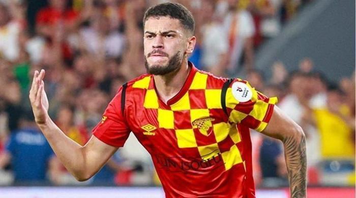 Üç büyüklerin gözdesi Romulo Avrupa devinin radarına girdi! Gözlemciler Türkiye'de... 7 uc buyuklerin gozdesi romulo avrupa devinin radarina girdi gozlemciler turkiyede 6 AJlgtO3V