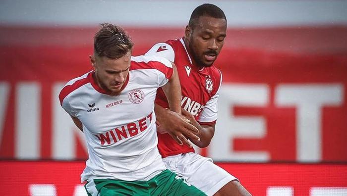 var odasinda bahis skandali yayinci kurulusun ekranlarina yansidi kamerayi fark etmedi 5 L2EORtV8