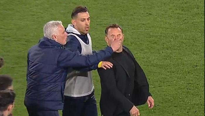 Yılmaz Vural'dan Mourinho - Okan Buruk gerilimi için olay yorum: 'Tahrik var' 1 yilmaz vuraldan mourinho okan buruk gerilimi icin olay yorum tahrik var 0 Np7AcdLU